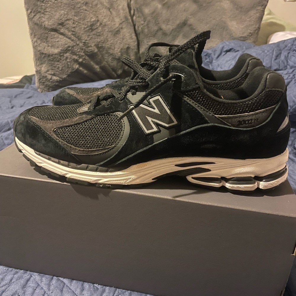 New balance 2002r black